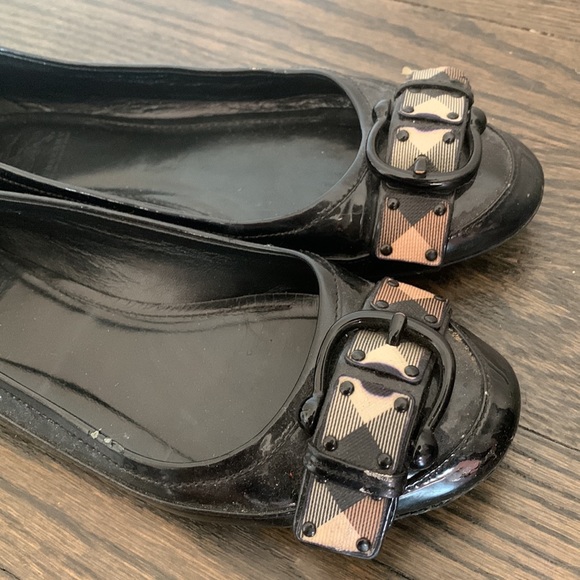 Burberry Size 8 Flats with Buckle (signs of wear) - Picture 5 of 6